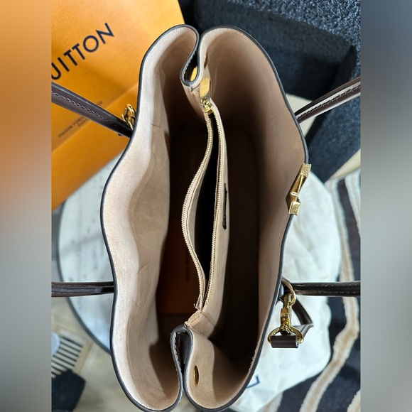 Louis Vuitton Kensington tote - Picture 4 of 8